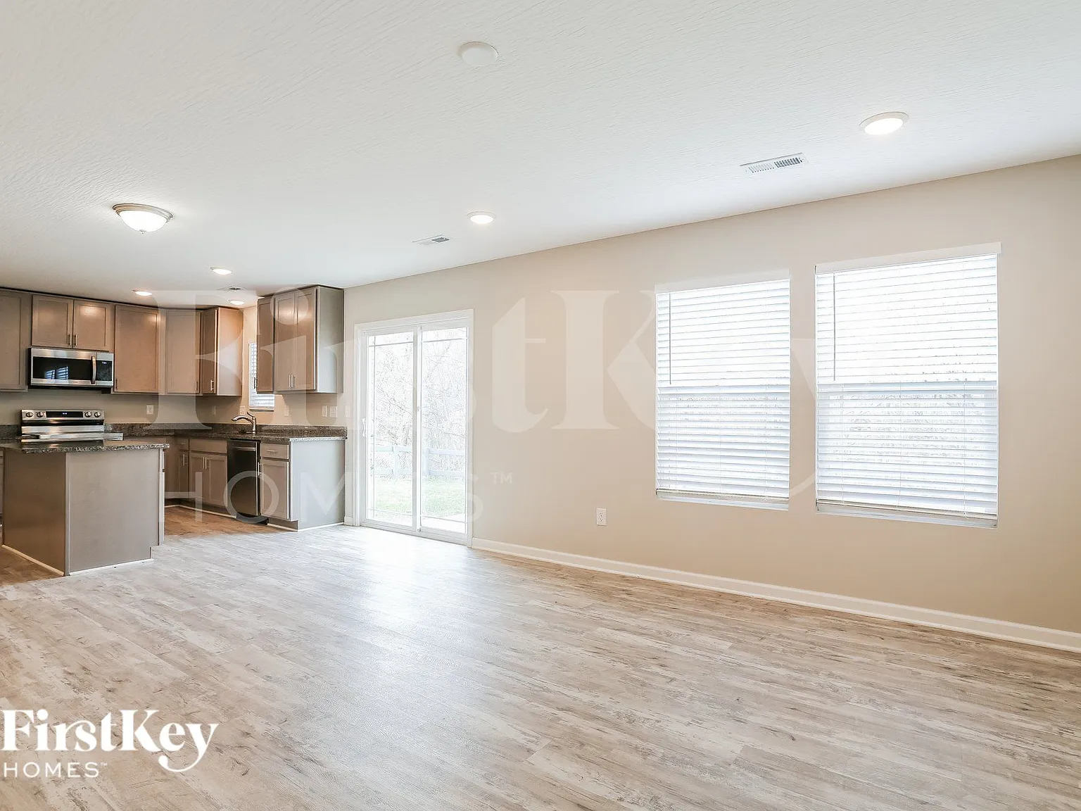 4 bed, 2.5 bath, 1704 sqft, $3,000 — Photo 3