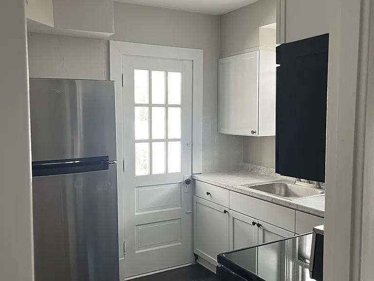 136 Westminster Ave #2 — Photo 5