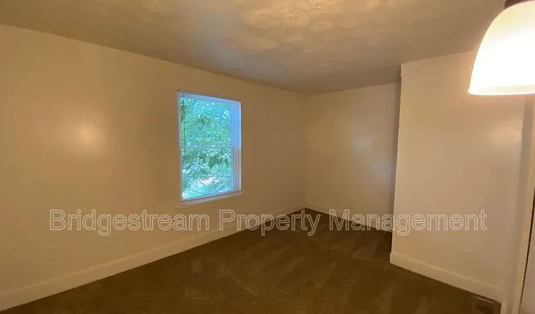 14 Nassau St — Photo 11