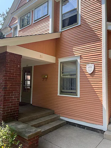 211 Prospect Ave NE #1 Photo 1