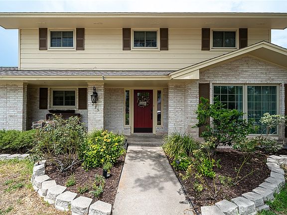 3rd image of 229 Llano Dr