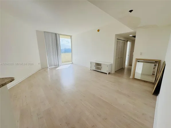 19501 W Country Club Dr, Aventura, FL