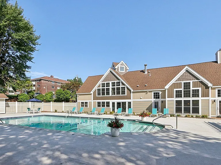 11-web-or-mls-Silver Dr-1408-911