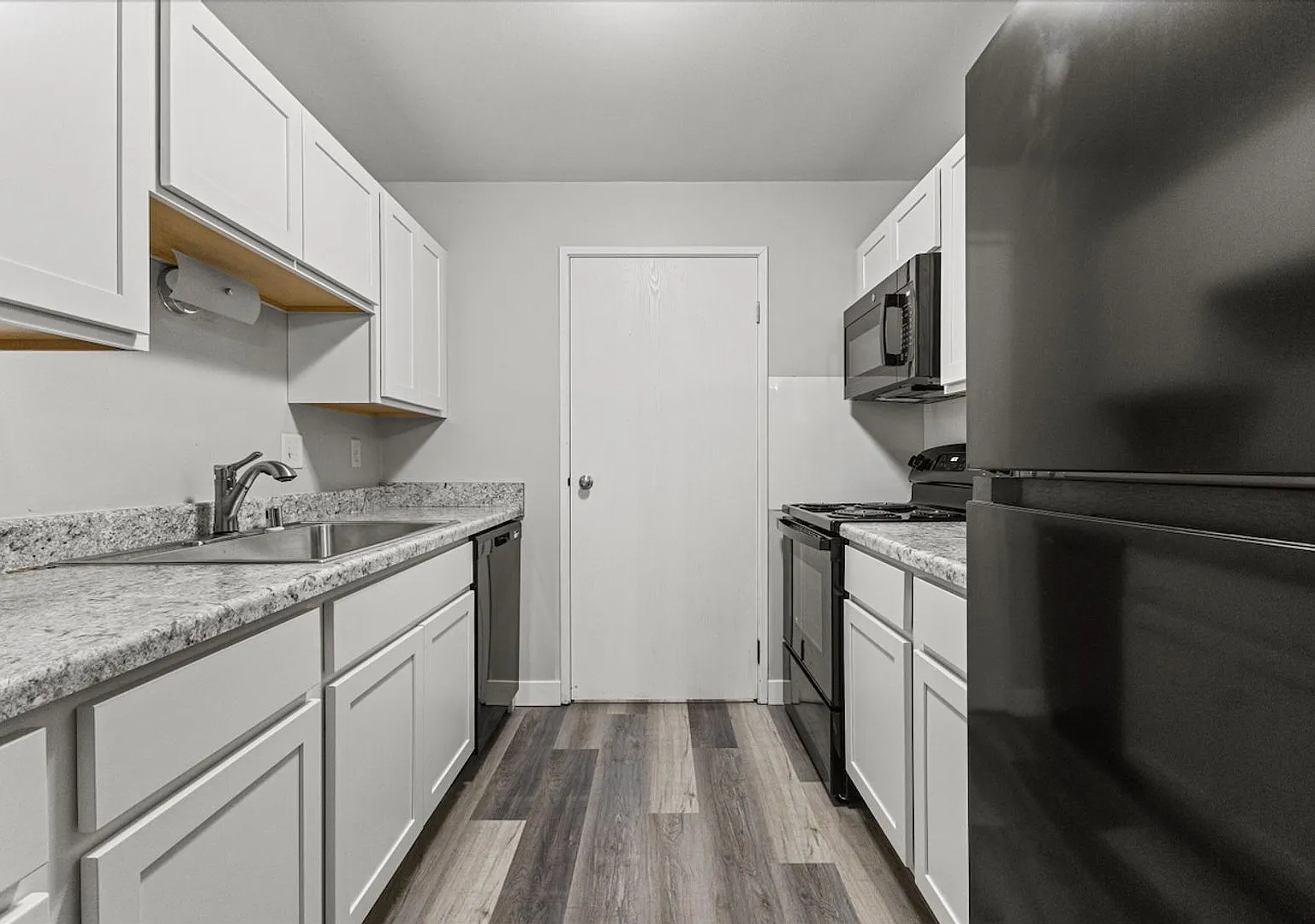 2 Bedroom 1 Bathroom Upper — Photo 1
