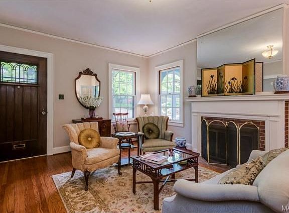 Handsome crown molding and wood work around the windows, doorway