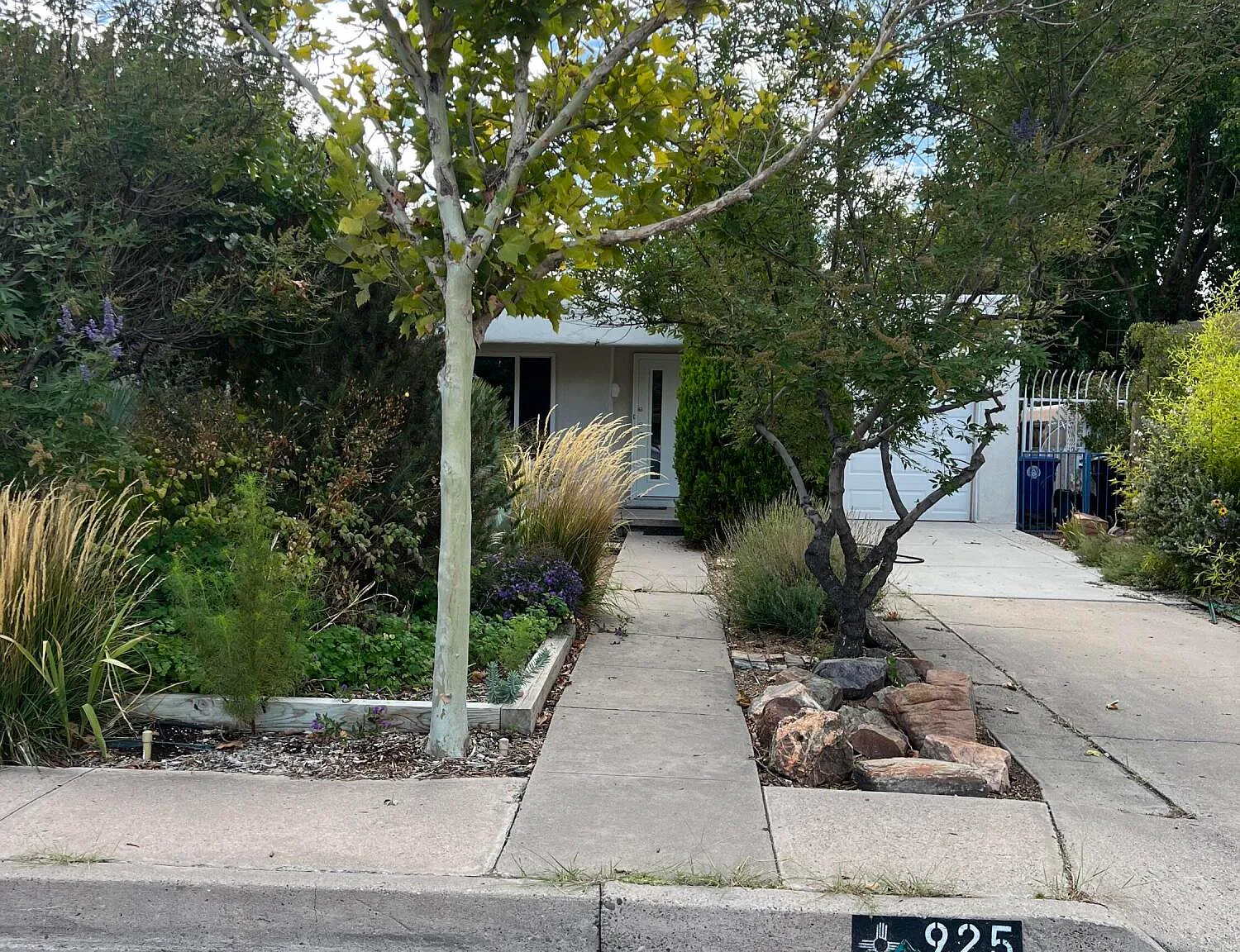2 bed, 1.0 bath, 1261 sqft, $2,100 — Photo 2