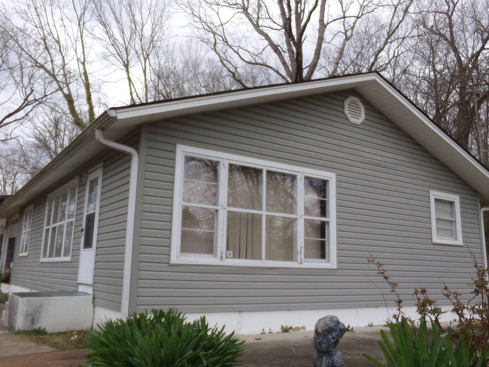 1st image of 300 Echo Ln