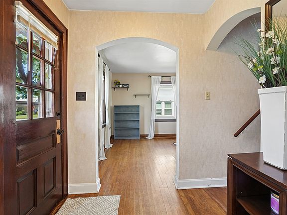5th image of 1940 Asbury Rd
