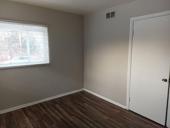 5th image of 18923 Hilliard Blvd #D