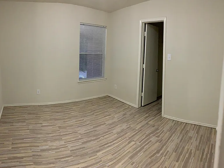 Child's bedroom has walk-In closet.