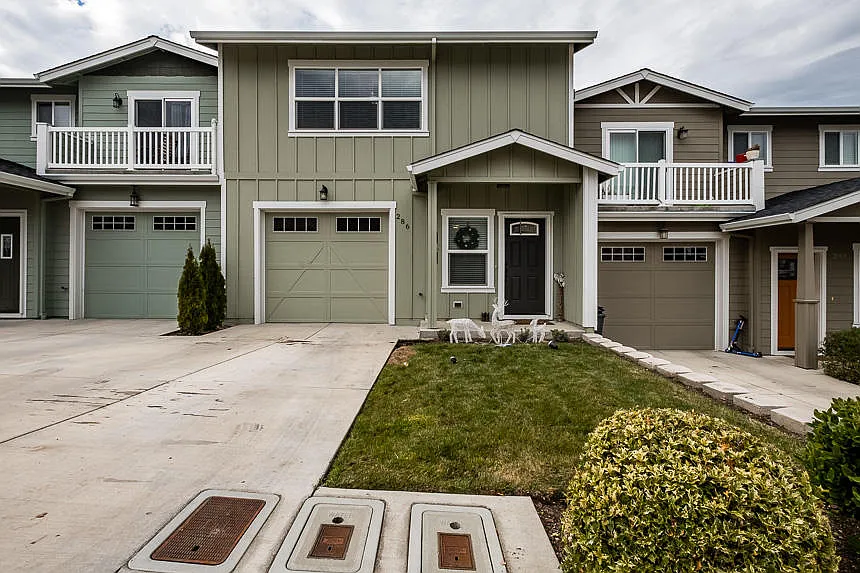 286 Dunthorpe Dr photo 1