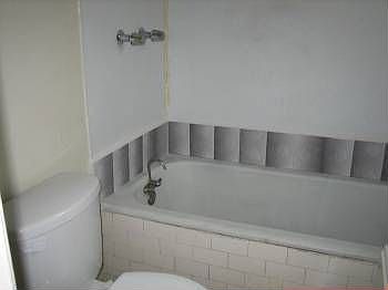 4th image of 807 W 41st Dr