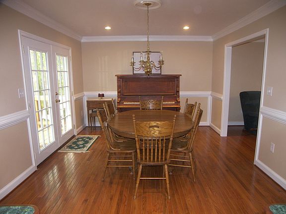 2nd image of 10409 Chesterwood Dr