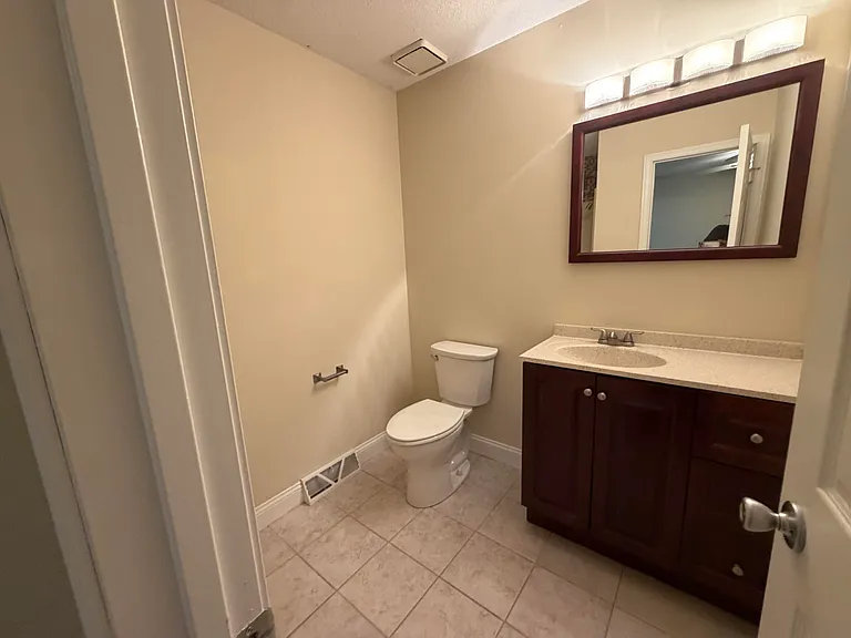 2032 Waterfront Dr N #D — Photo 15