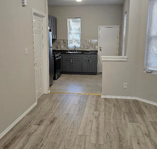 214 S Edgewood St — Photo 2