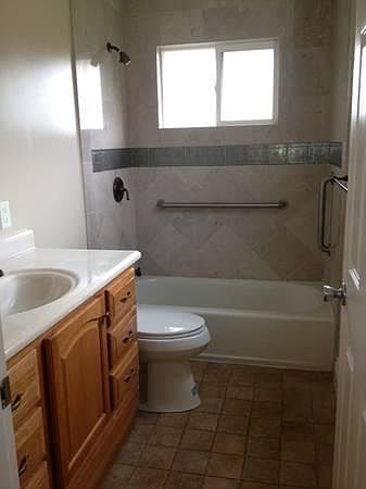 1st image of 1025 N Mariposa Ave APT 4