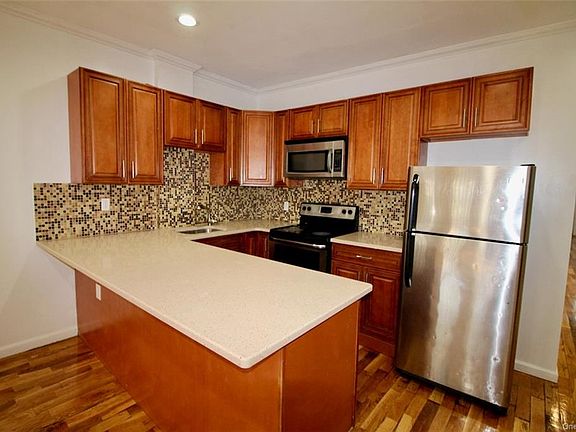 4th image of 2029 Daly Ave