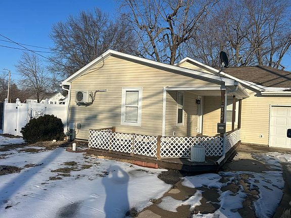 3rd image of 124 S Illinois St