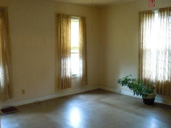 2nd image of 1055 Park Ave