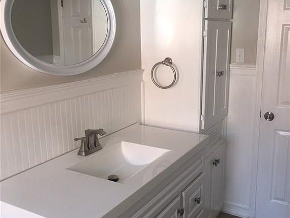 3rd image of 306 Navajo Dr