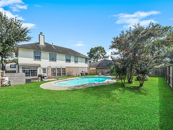 4th image of 7323 Maple Walk Dr