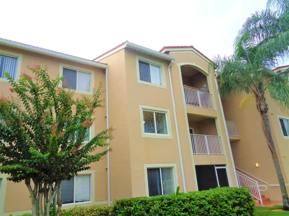 1650 N 42nd Circle #206, Vero Beach, FL 32967