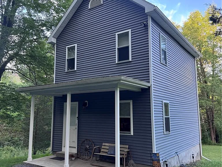 130 Hidden Spur Rd E — Photo 2