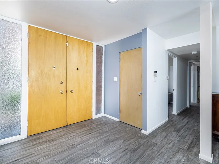 18349 Hiawatha St — Photo 5