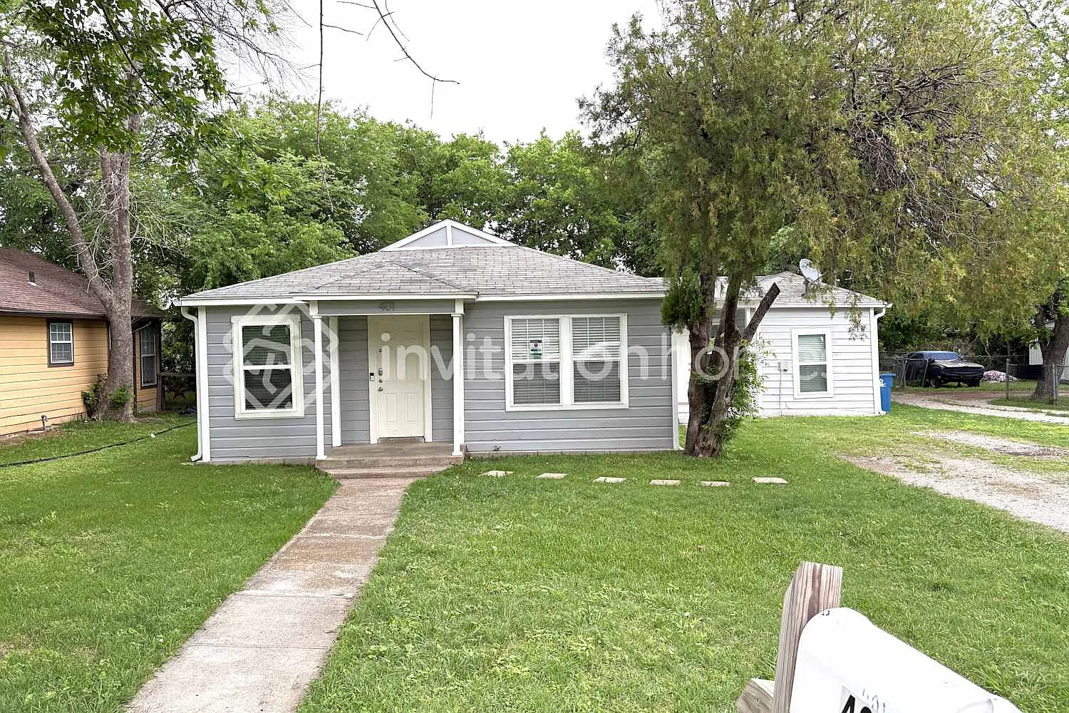 401 Marshall Sanger, TX 76266 — Photo 1