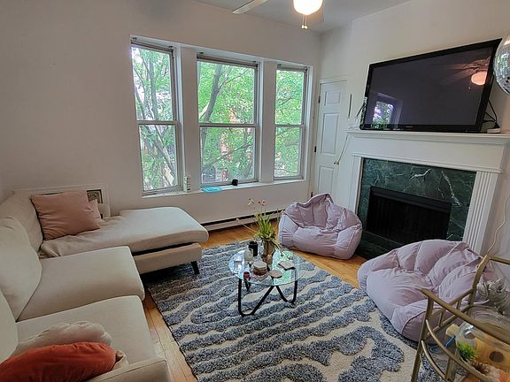2nd image of 567 W Arlington Pl Unit 3N