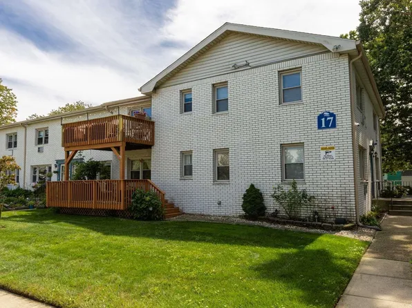 60 Finch Lane #1A, Islip, NY 11751