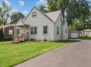 418 S Lake Ter, Mundelein, IL 60060