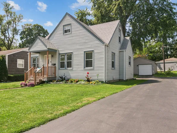 418 S Lake Ter, Mundelein, IL 60060
