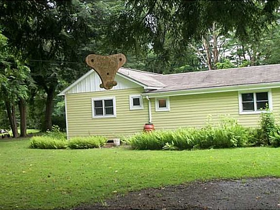 4th image of 114-115 Redbud Ln