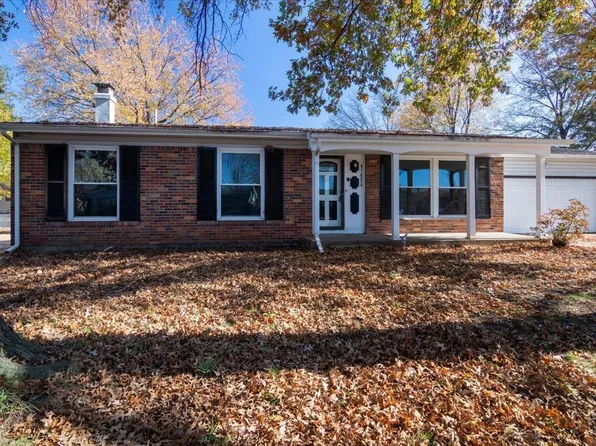 11954 Lakecrest Ln, Saint Louis, MO 63138