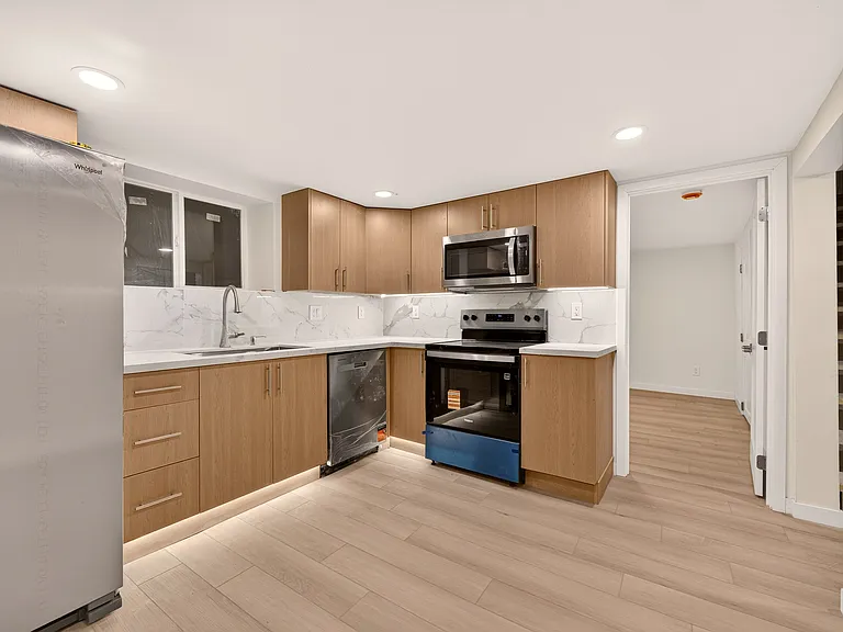 1920 11th Ave W #A — Photo 12