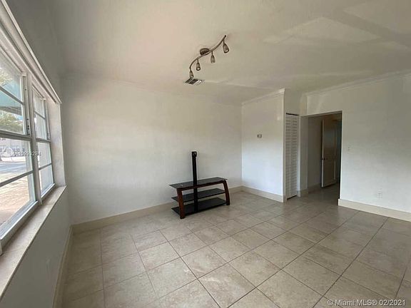 4th image of 324 Washington Ave APT C