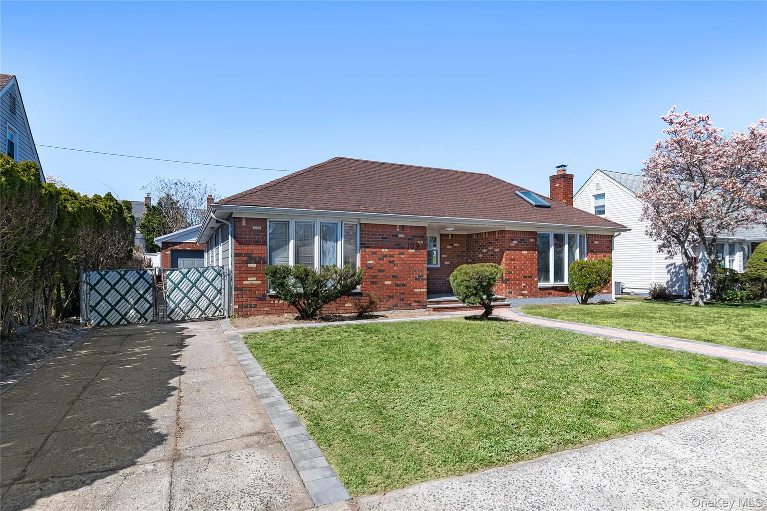 109 Evans Street photo 1