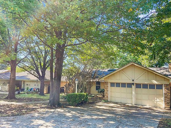 2nd image of 3820 Lynbrook Ln