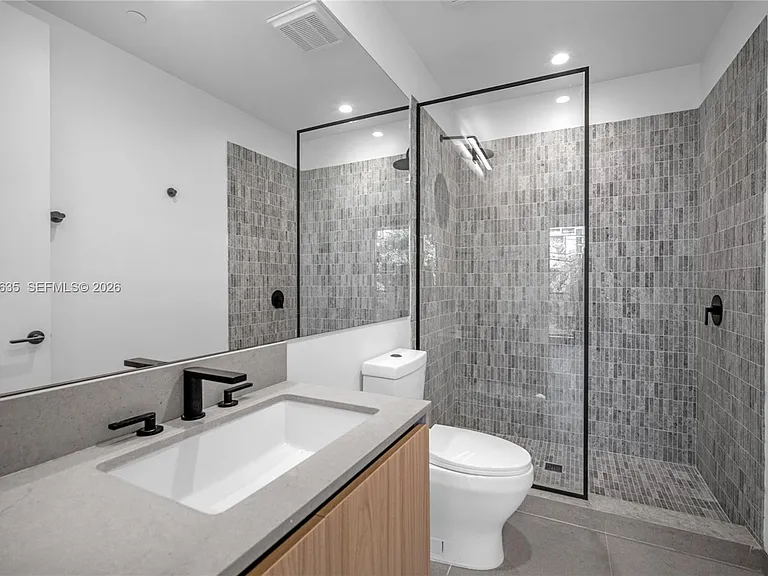 91 NW 27th St #101 — Photo 17