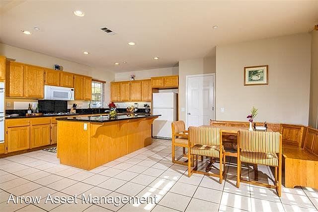 1st image of 935 Parkwood Ave