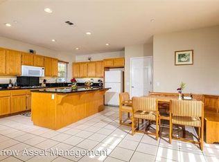 935 Parkwood Ave, Vista, CA 92081