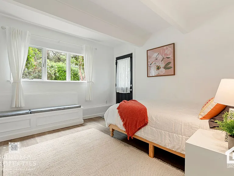 754 E Thomson Ave — Photo 14