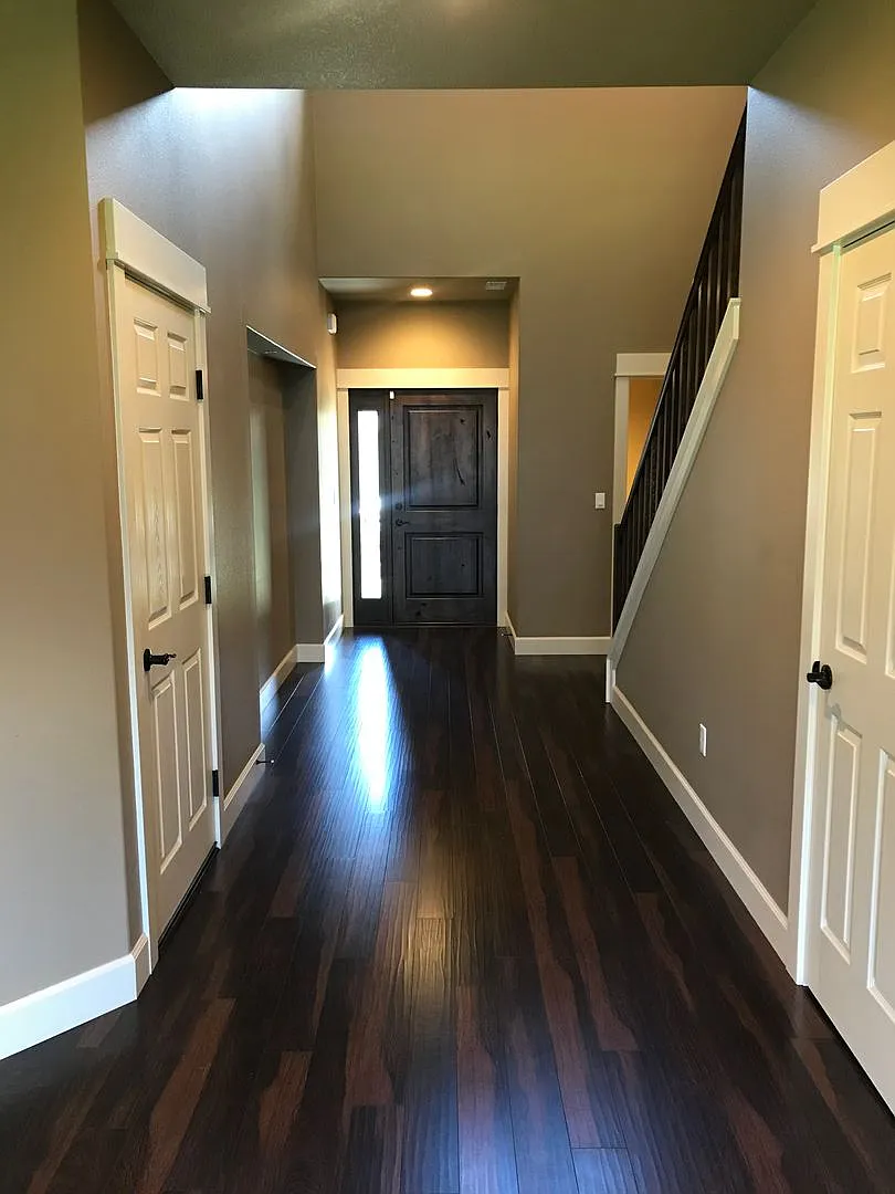 Large 3 Bedroom with Fenced Yard and Community Pool! — Photo 3