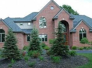 2473 Lochaven Rd, West Bloomfield, MI 48324