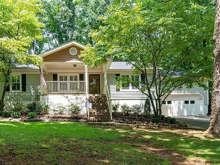690 Crestview Dr — Photo 10