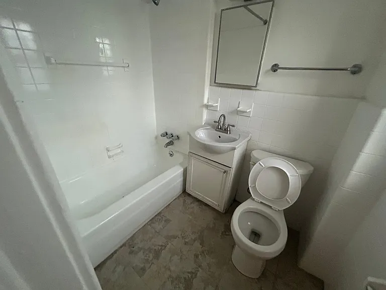 2254 Bryn Mawr Ave #3B — Photo 9