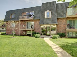 444 Cavalier Ct #1, Dundee, IL 60118