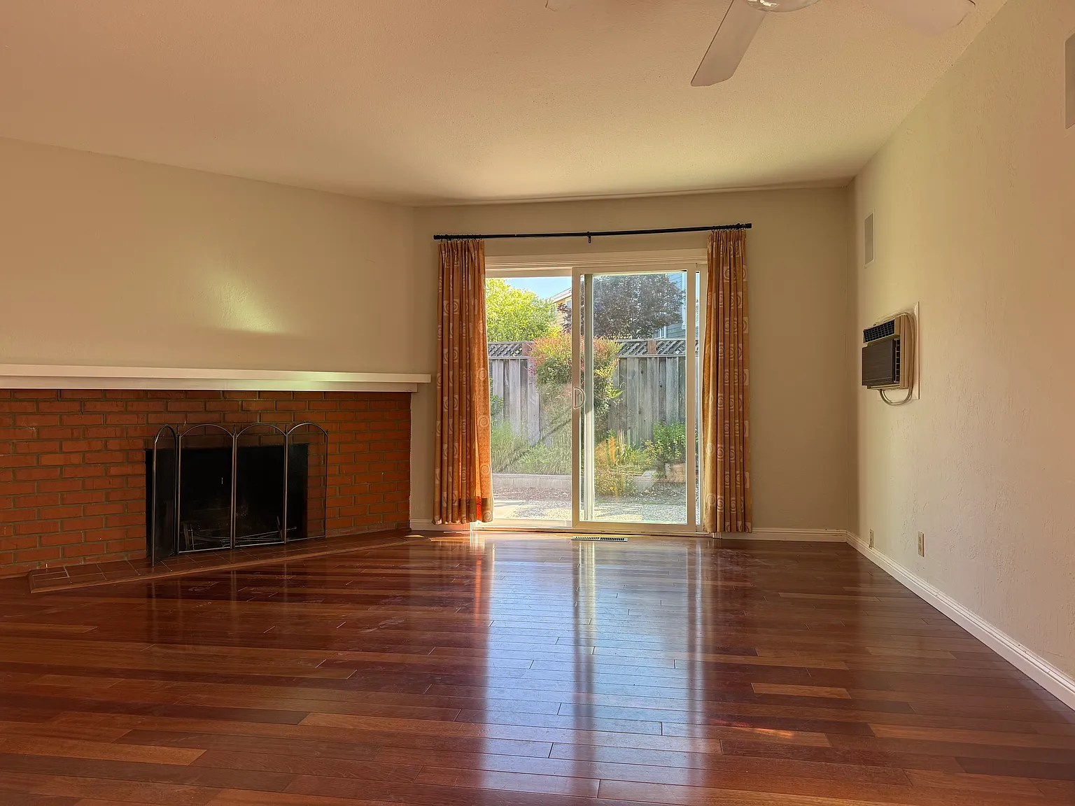 1072 Fleetwood Dr — Photo 4