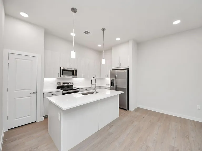 7330 Leighton Meadow Ln — Photo 2